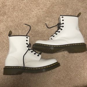 WHITE DOC MARTENS!!!!